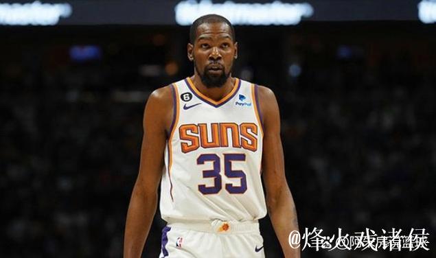 杜兰特上半场6投4中，三分1中1得到14分3篮板1助攻1封盖